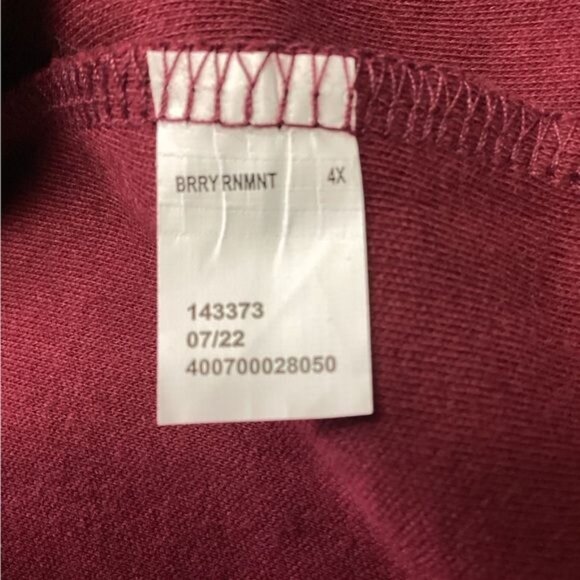 Croft & Barrow Women’s Plus Long Sleeve The Classic Tee Holiday Graphic Berry 4X - Picture 8 of 9